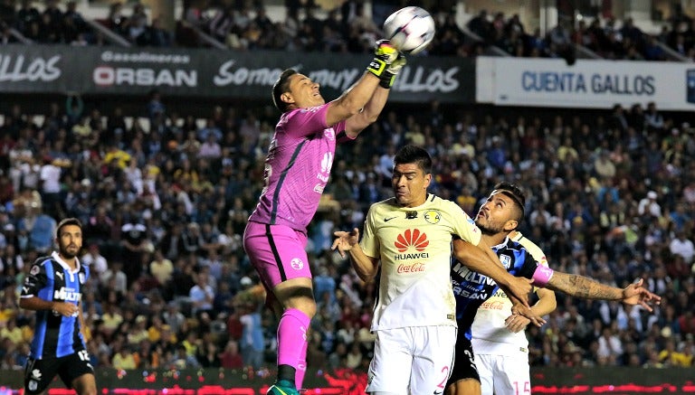 Moises Muñoz en el partido contra Querétaro