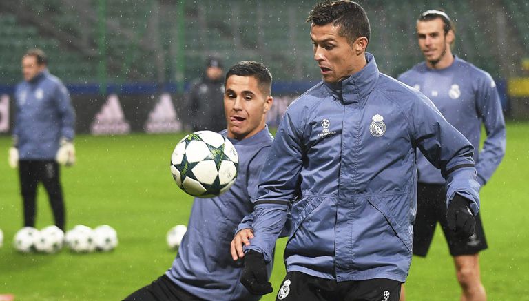 Cristiano controla el balón en un entrenamiento del Real Madrid