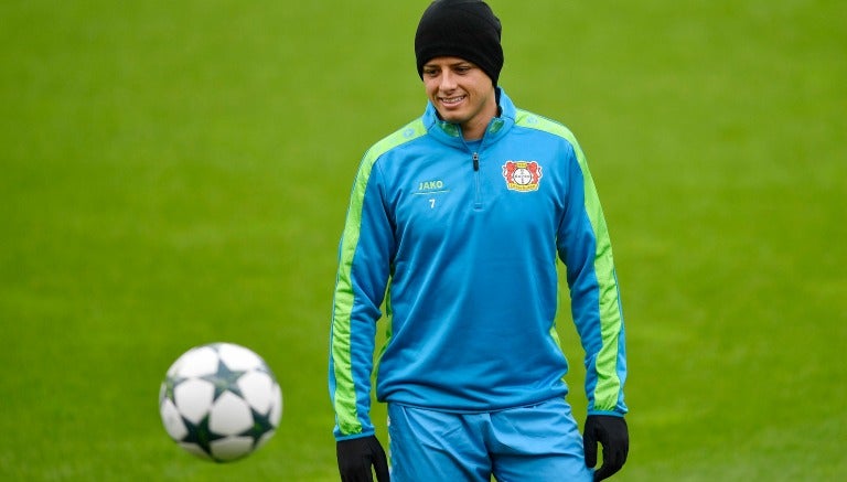 Chicharito realiza un entrenamiento con el Bayer Leverkusen 