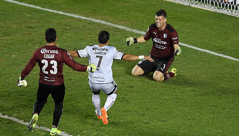 Tiago Volpi celebra al finalizar tanda de penaltis