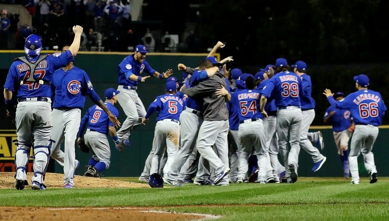 Jugadores de Cachorros estallan tras ganar el título