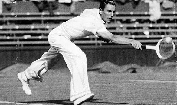 Frederick John Perry en un partido de tenis