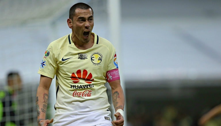 Rubens Sambueza celebra un gol con las Águilas