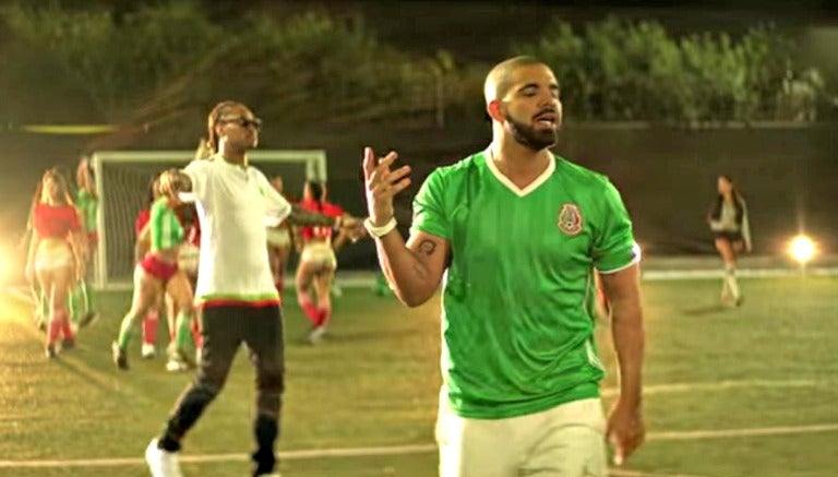 Drake y Future presentan nuevo hit usando la playera del Tri