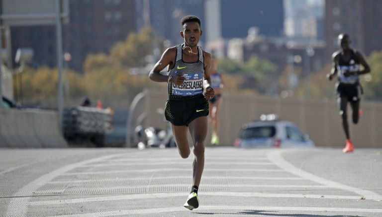 Ghirmay Ghebreslasie durante el Maratón de Nueva York