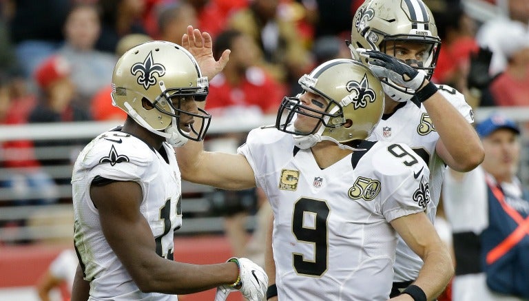 Drew Brees felicita a Michael Thomas tras un TD