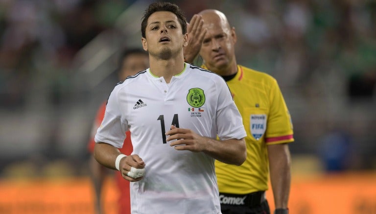 Javier Hernández durante un partido de la Selección Mexicana