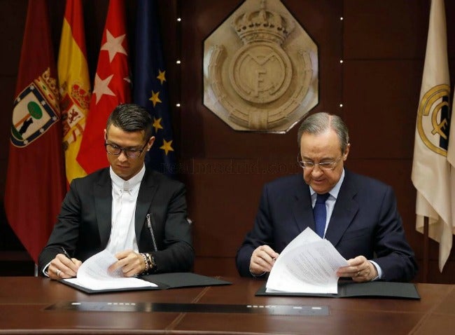 CR7 y Florentino firman los contratos de la renovación del luso