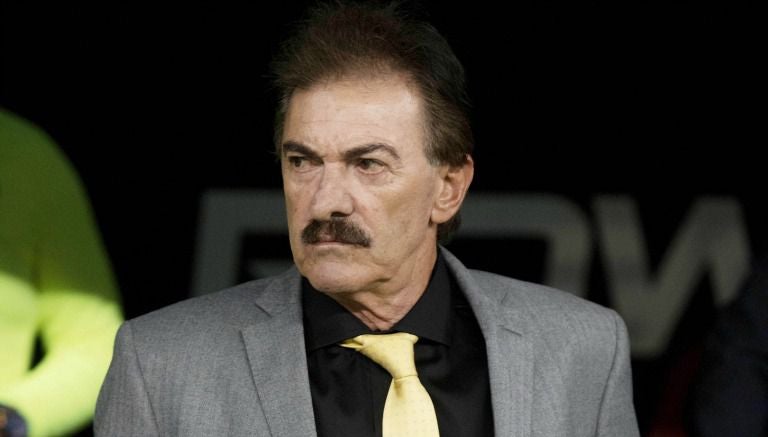 El entrenador Ricardo La Volpe durante el último juego entre América y Xolos