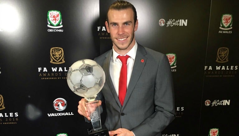 Bale presume su trofeo del mejor jugador galés del año