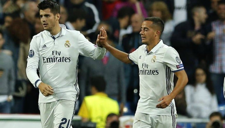 Morata y Lucas Vázquez celebran un tanto del Real Madrid