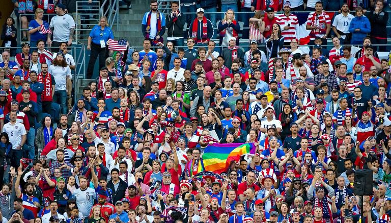 Afición estadounidense apoyando a su Selección