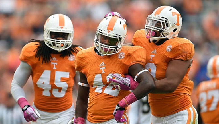 Chris Weatherd celebra durante un partido