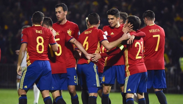 Seleccionados de España celebran un gol contra Macedonia