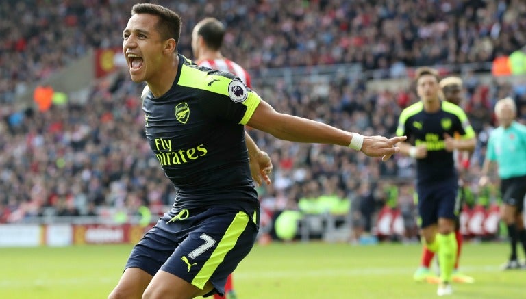 Alexis Sánchez festeja una anotación con el Arsenal en Premier 