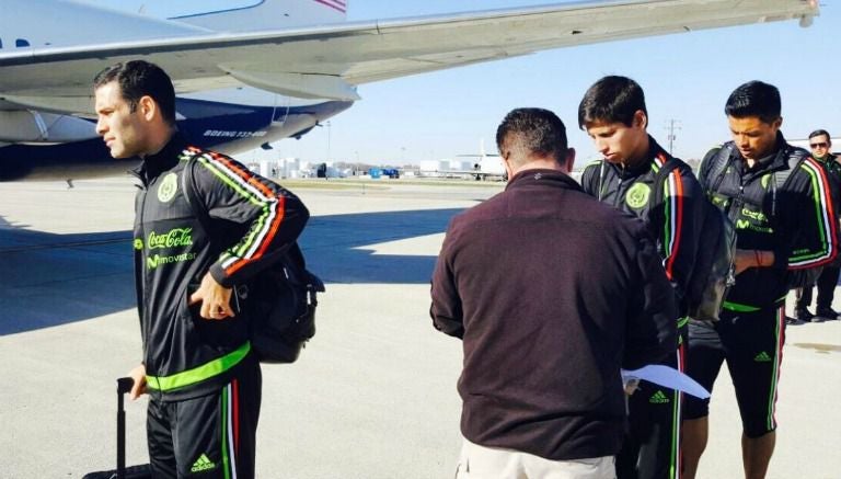 Rafa Márquez, Jürgen Damm y Talavera listos para abordar el avión 