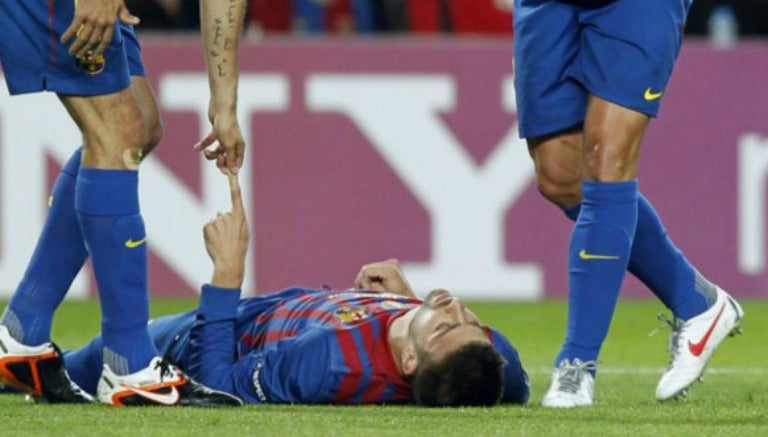 Gerard Piqué lesionado tras una falta