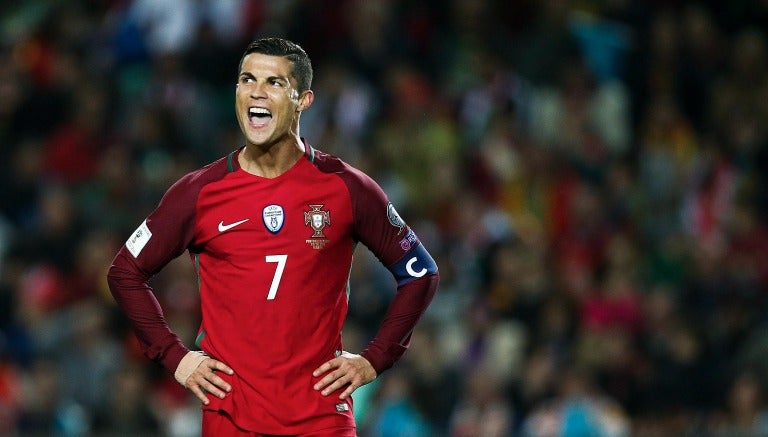 Cristiano Ronaldo durante el partido eliminatorio frente a Letonia