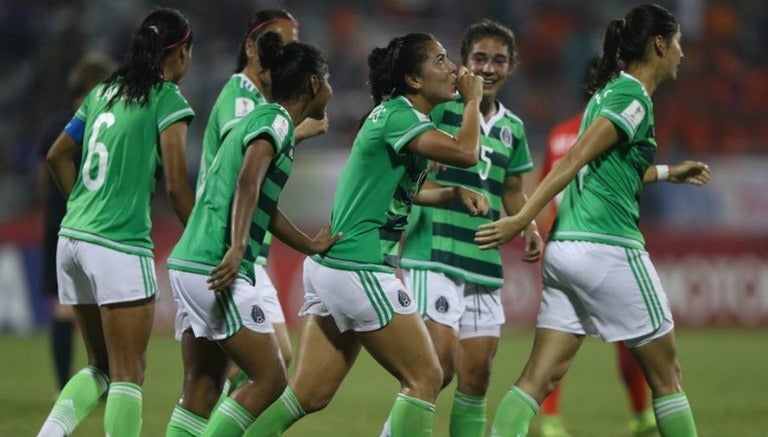 Jugadores aztecas celebran la victoria en el Mundial Sub 20