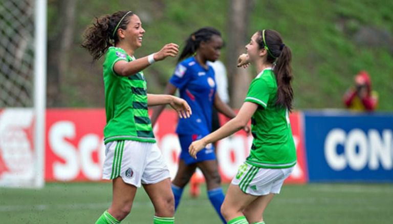 María Sánchez festeja un gol durante un partido del Tri femenil