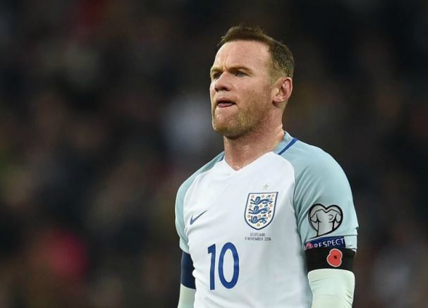 Wayne Rooney, molesto en partido de Inglaterra vs Escocia