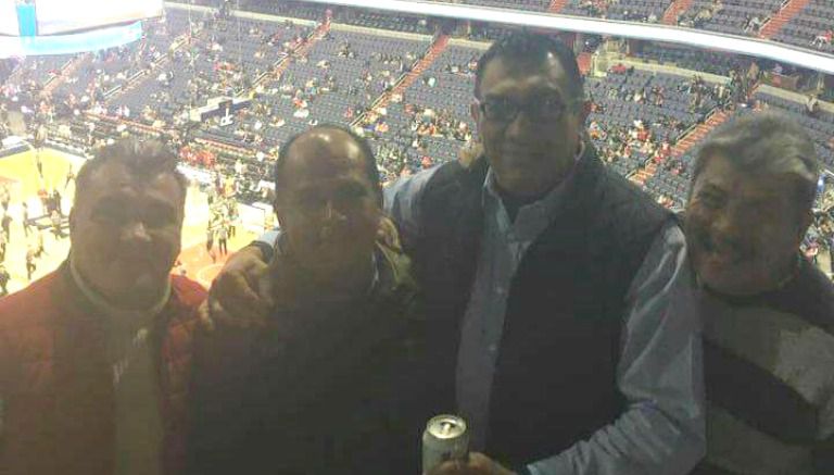 Representantes de los partidos políticos en el juego de la NBA