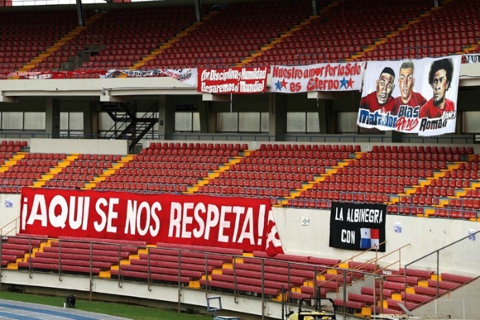 Manta que desplegaron los panameños en el estadio