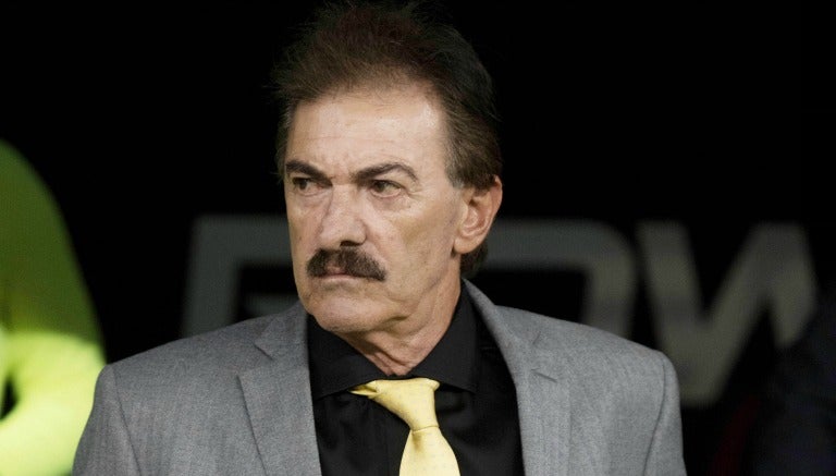 Ricardo La Volpe durante un partido de América