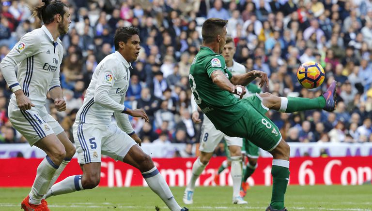 Varane realiza labores defensivas frente al Leganés