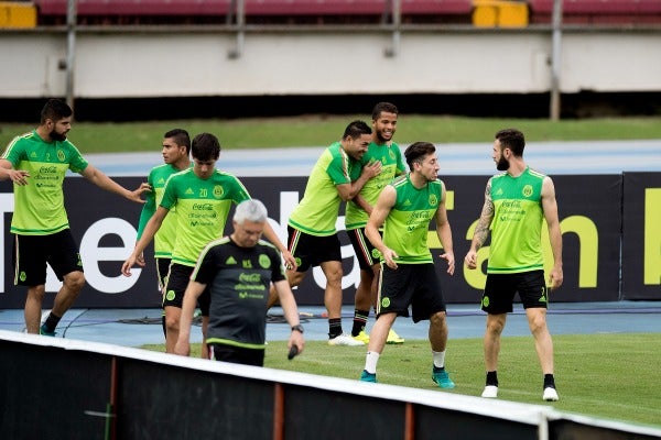 Los jugadores de la Selección durante el reconocimiento de cancha en el Rommel Fernández