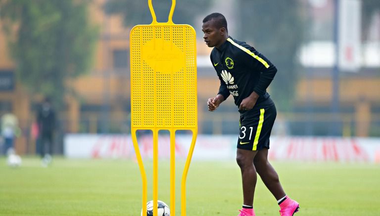 Darwin Quintero durante un entrenamiento