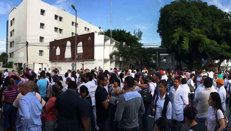 Protesta de trabajadores del sector salud de Veracruz