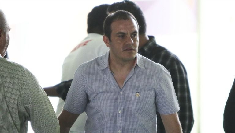 Cuautémoc Blanco durante un evento social