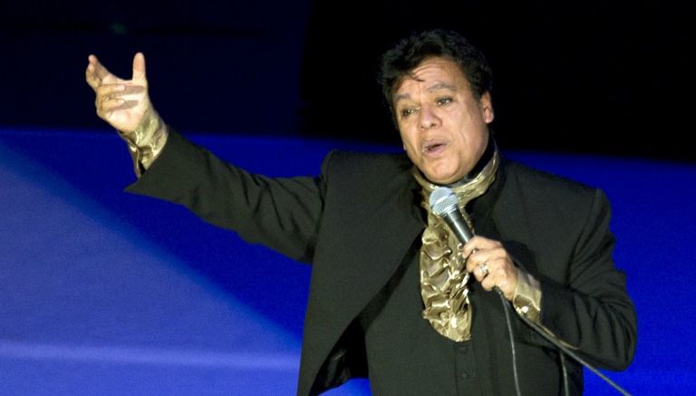 Juan Gabriel, durante un concierto en 2015