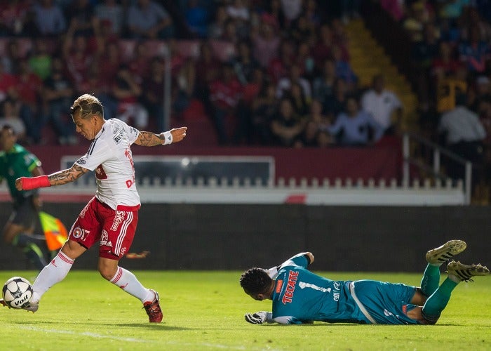 Moreno evade al portero para igualar el juego