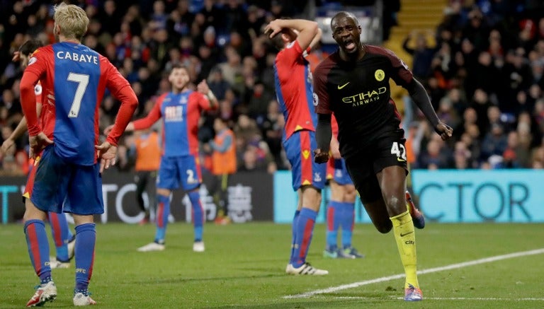 Yaya Touré festeja uno de sus tantos con el Man City