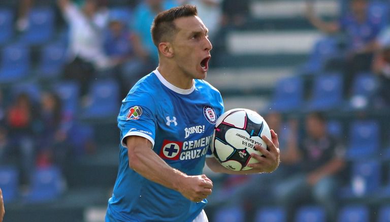 Chaco celebra un gol con Cruz Azul