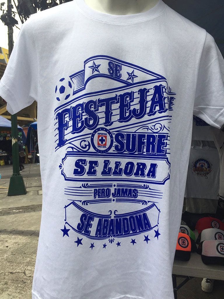 La camiseta que vendían en las inmediaciones del Azul