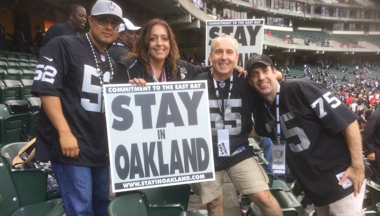 Fanáticos piden que los Raiders se queden en Oakland