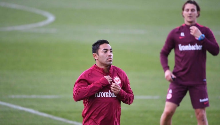 Marco Fabián en un entrenamiento del Frankfurt