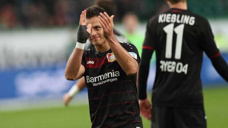 El mexicano celebra uno de sus goles en Bundesliga