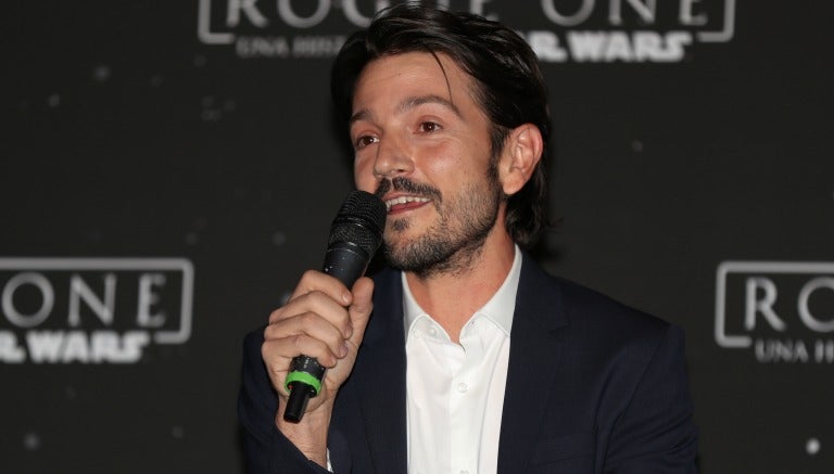 Diego Luna durante una entrevista