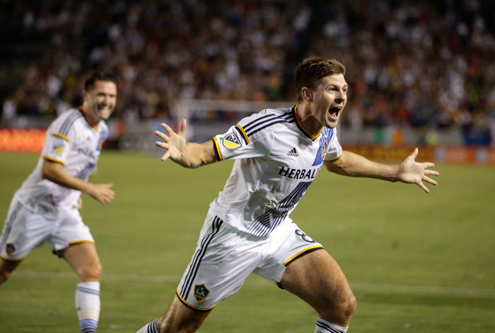 Steven Gerrard celebra un gol con el Galaxy