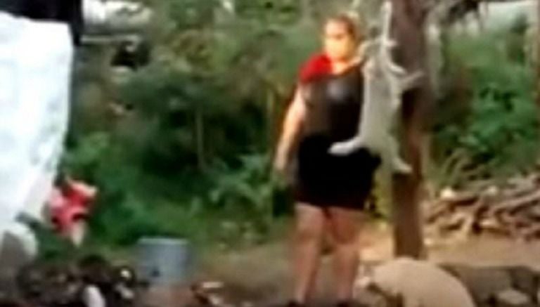 La mujer intentó colgar al perro de un árbol para ahorcarlo