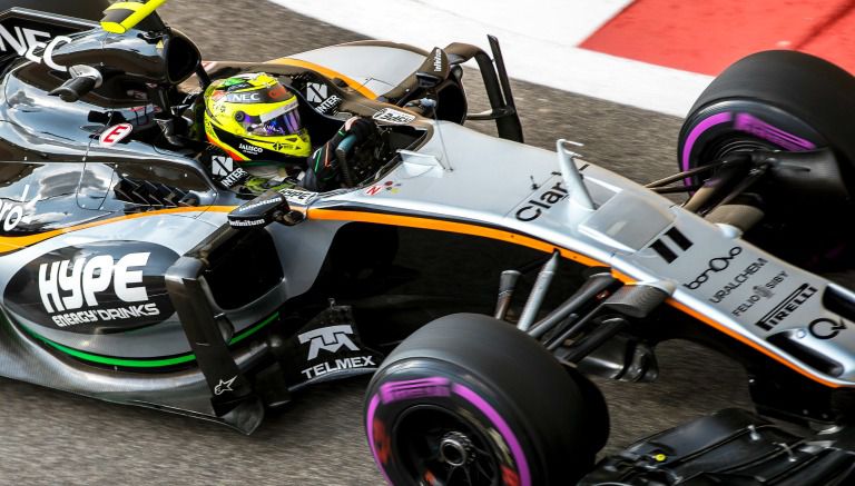 Checo Pérez durante la sesión de entrenamientos del GP de Abu Dhabi