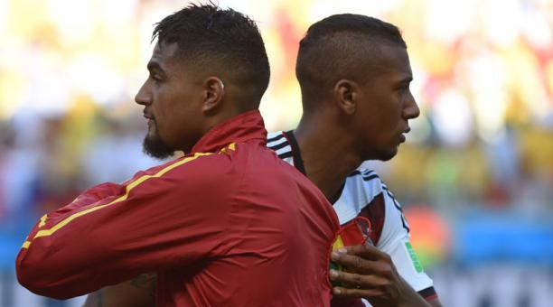 los hermanos Boateng se saludan en un juego Alemania vs Ghana