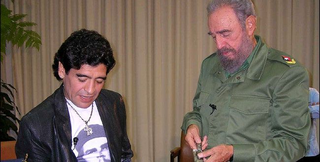 Diego Maradona y Fidel Castro, juntos en una reunión 