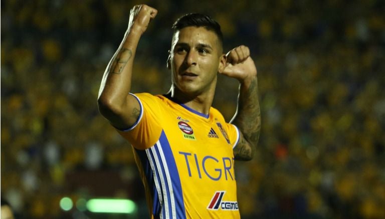 Sosa celebra un gol con Tigres