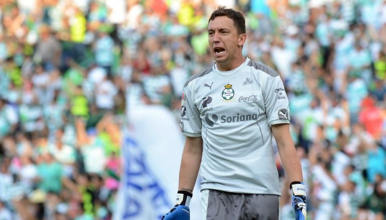 Agustín Marchesín durante un partido de Santos 