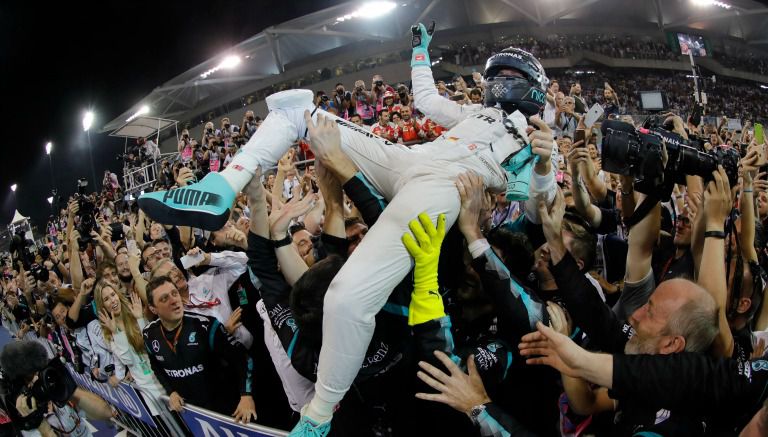 Nico Rosberg y Mercedes celebran Campeonato del Mundo